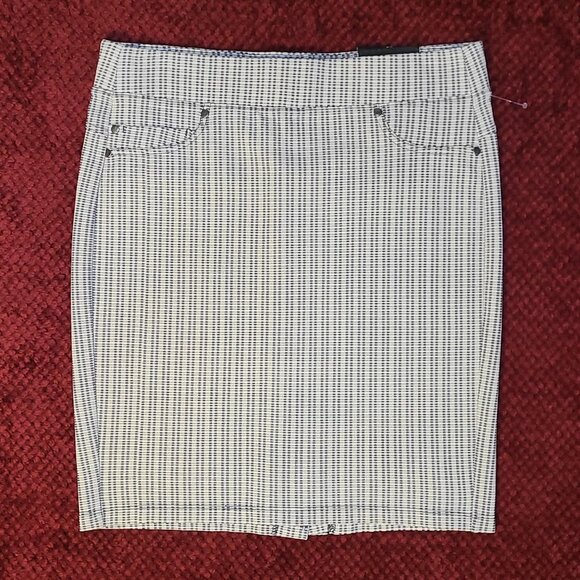 ❄️ 6/28 | Liverpool | Fitted Slip-On Mini Skirt - Picture 1 of 6